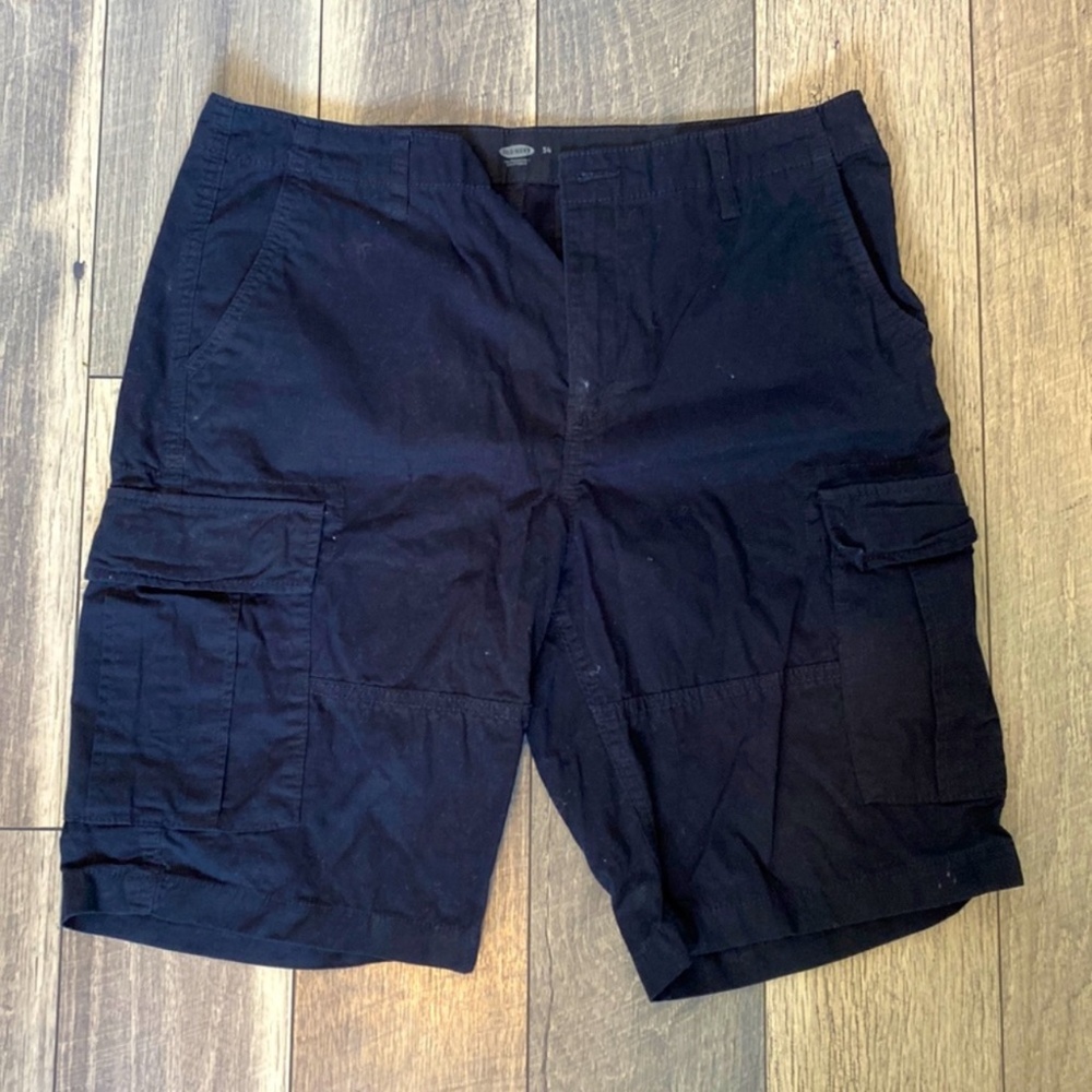 Black old navy men’s cargo shorts
